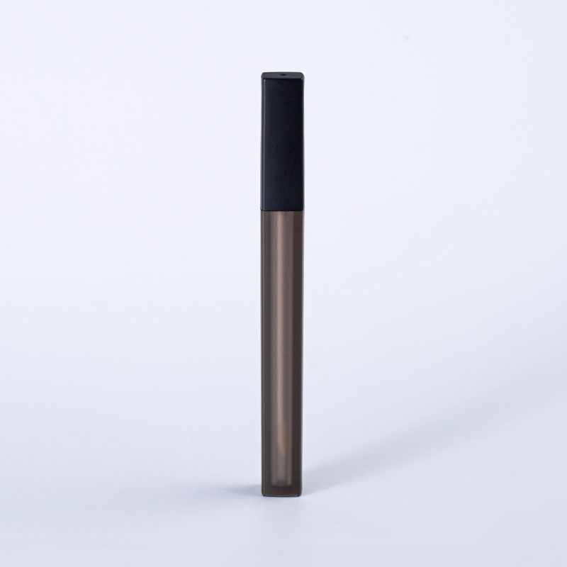 All-Black Matte Lipstick Tube – Sleek Cylindrical Case