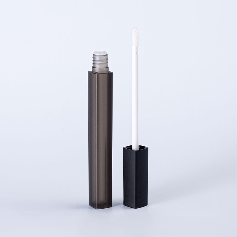 All-Black Matte Lipstick Tube – Sleek Cylindrical Case
